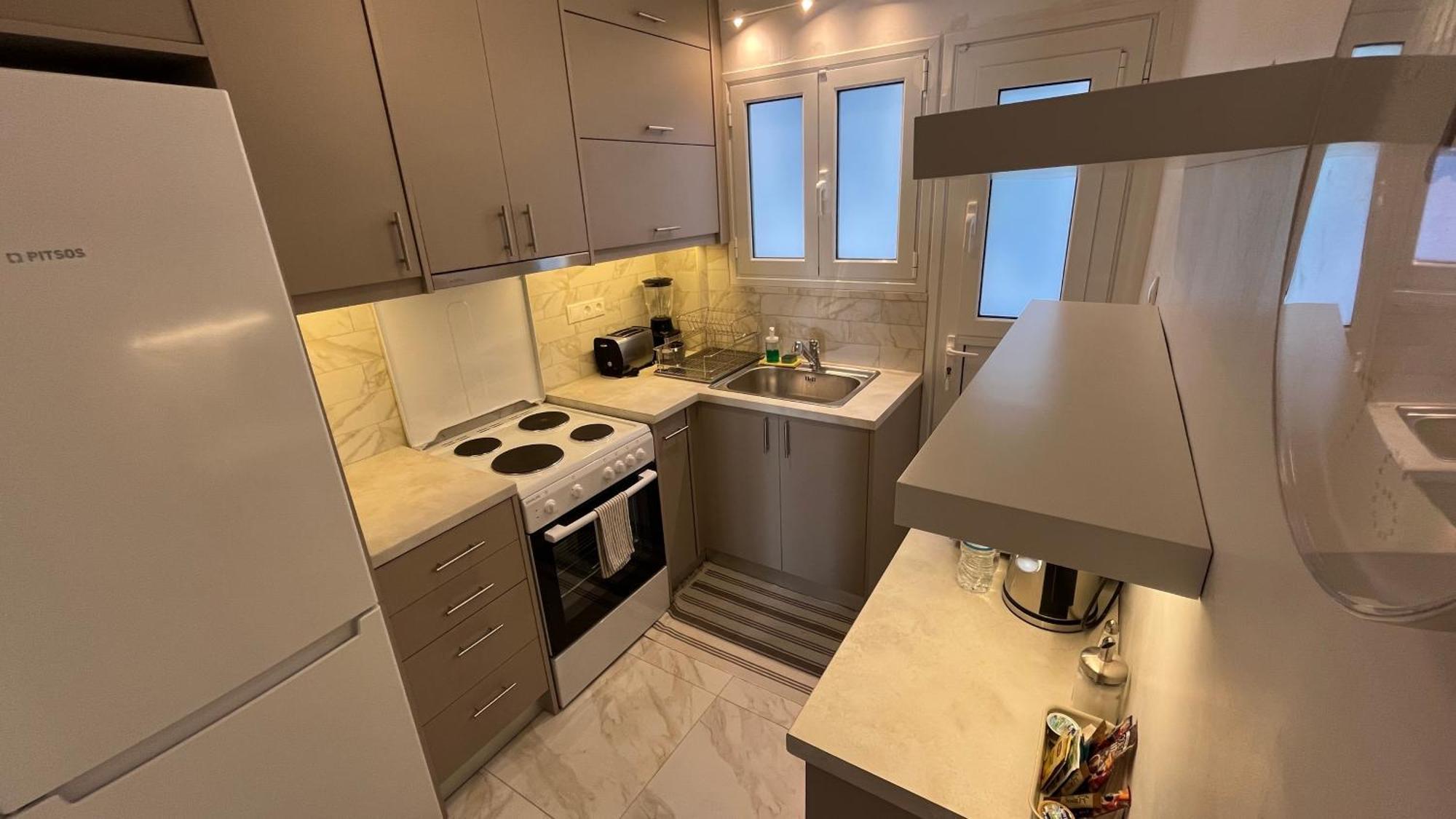 4 Newly Renovated Charming Apartments Steps From Panormou Metro Station Athens Bilik gambar