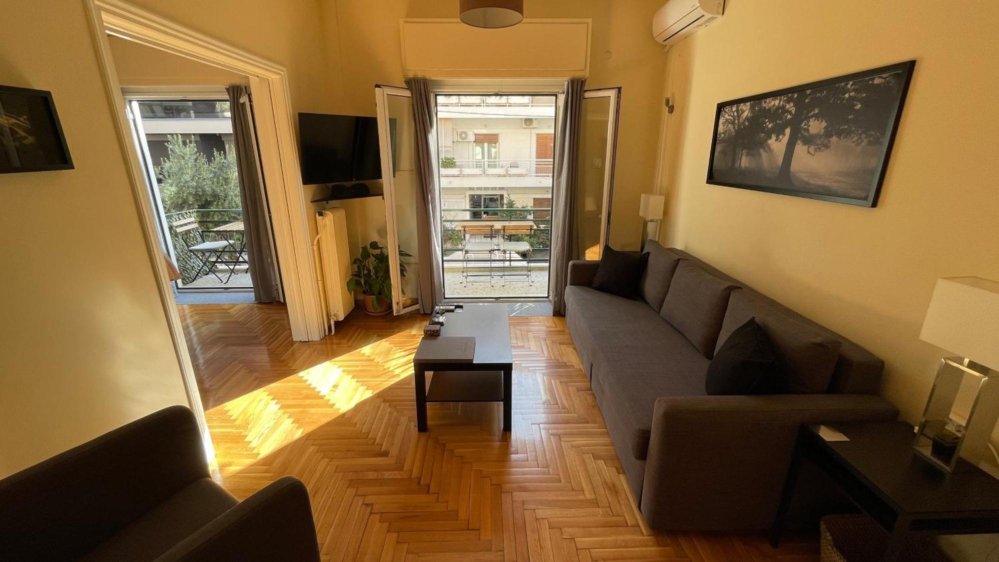 4 Newly Renovated Charming Apartments Steps From Panormou Metro Station Athens Bilik gambar