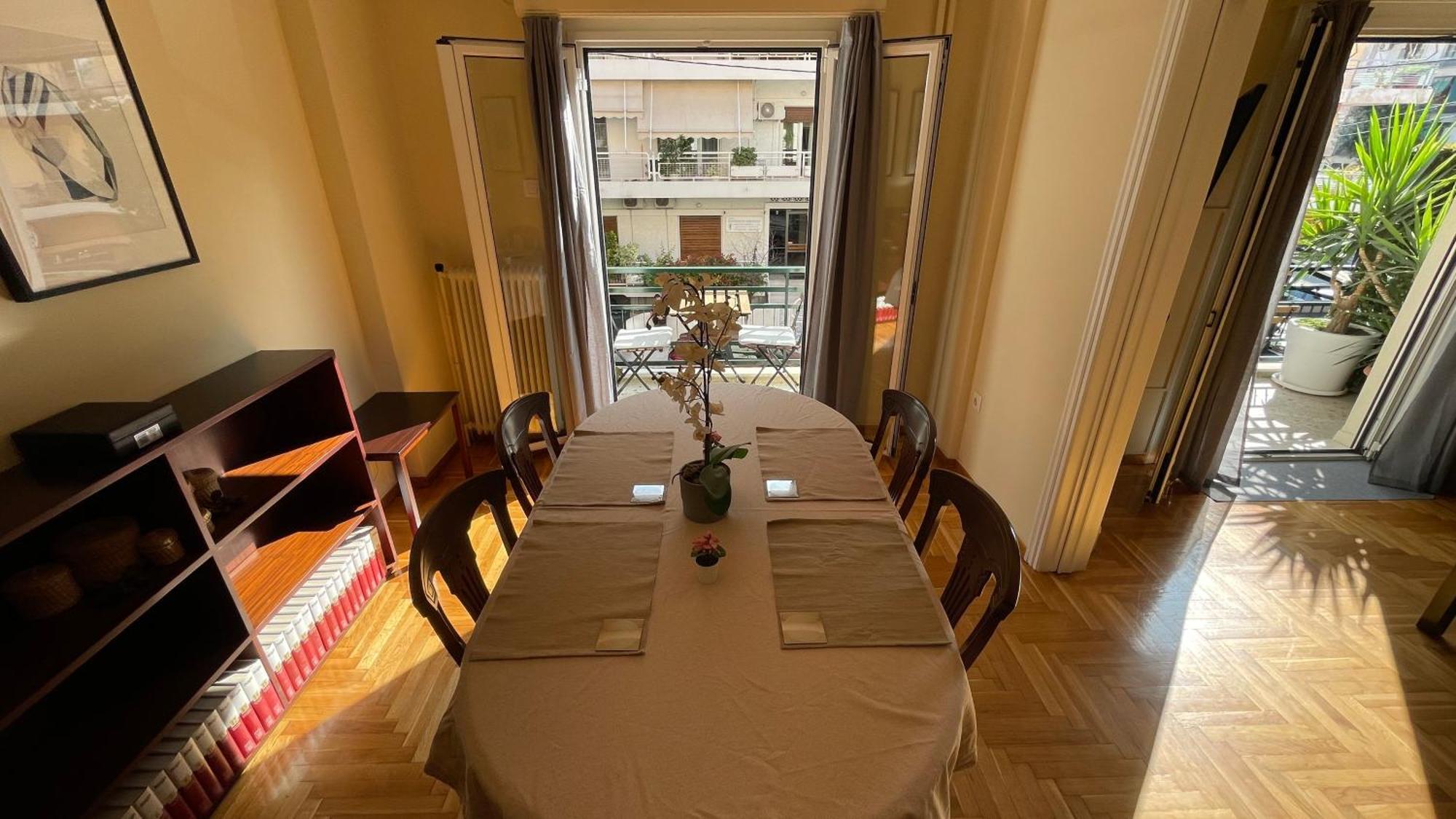 4 Newly Renovated Charming Apartments Steps From Panormou Metro Station Athens Bilik gambar