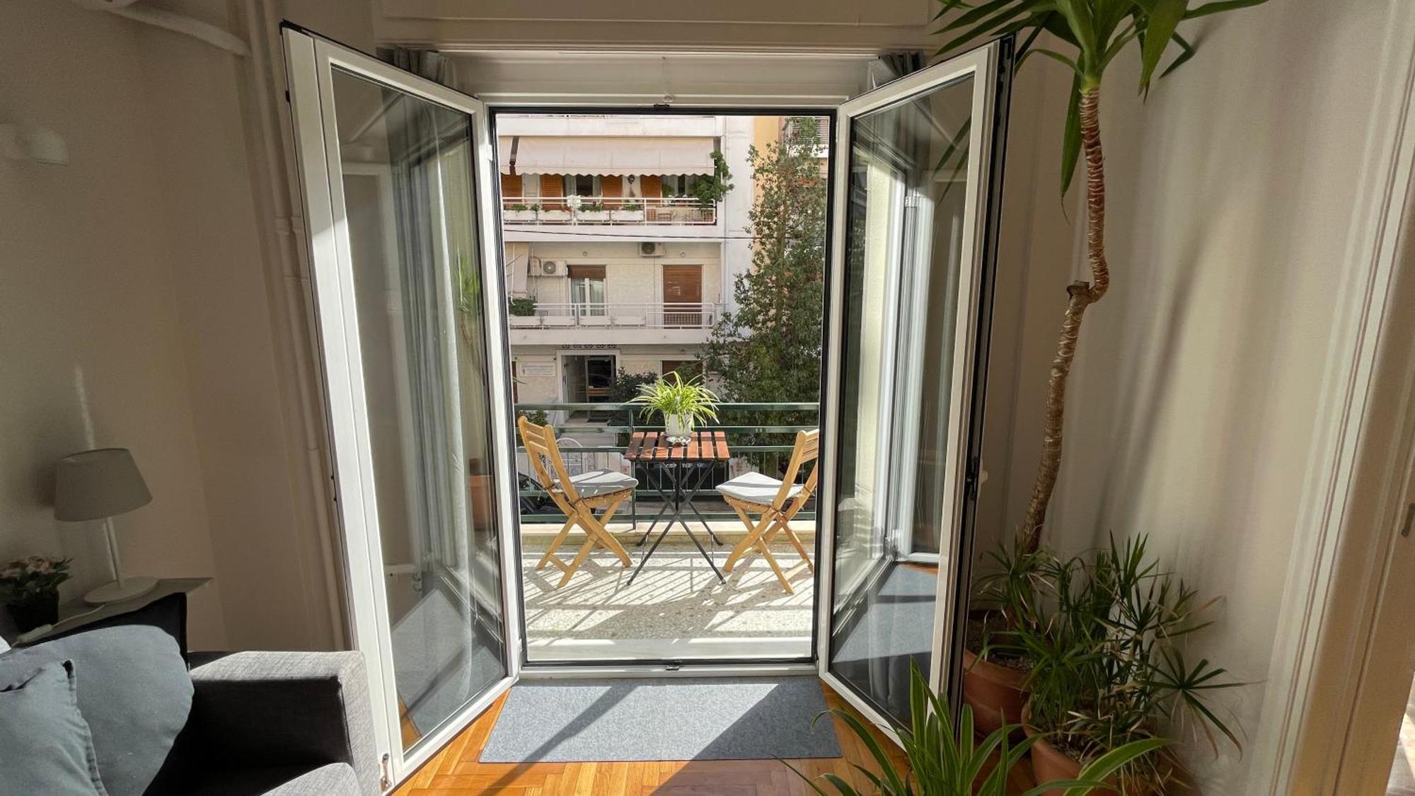 4 Newly Renovated Charming Apartments Steps From Panormou Metro Station Athens Bilik gambar