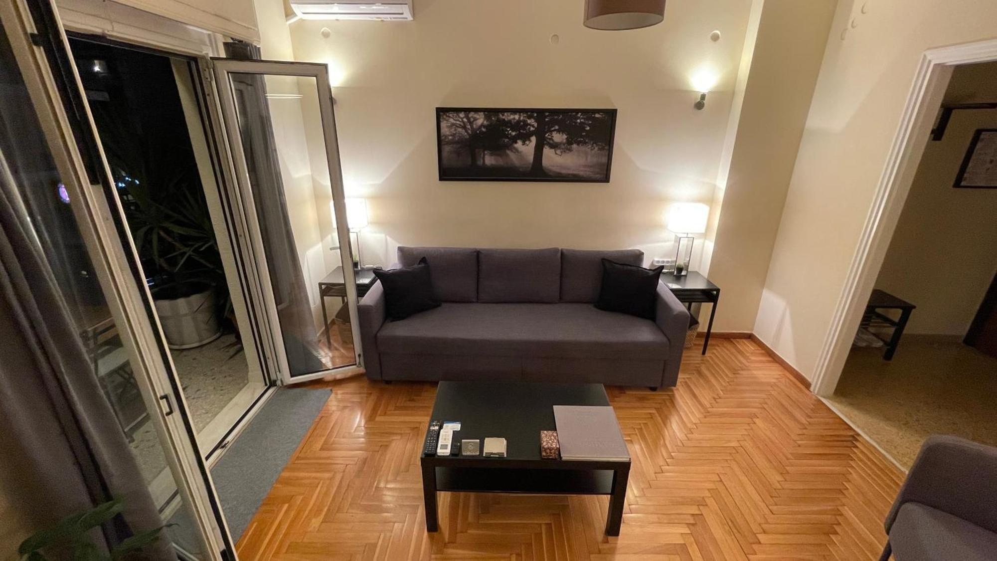 4 Newly Renovated Charming Apartments Steps From Panormou Metro Station Athens Bilik gambar