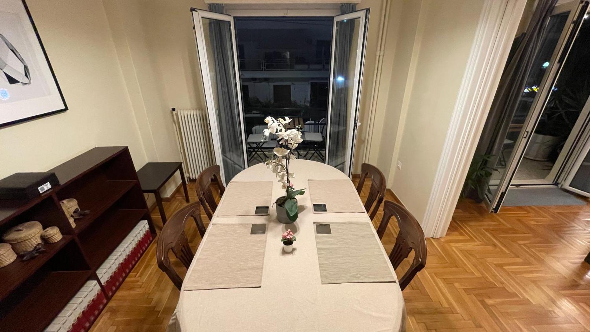 4 Newly Renovated Charming Apartments Steps From Panormou Metro Station Athens Bilik gambar