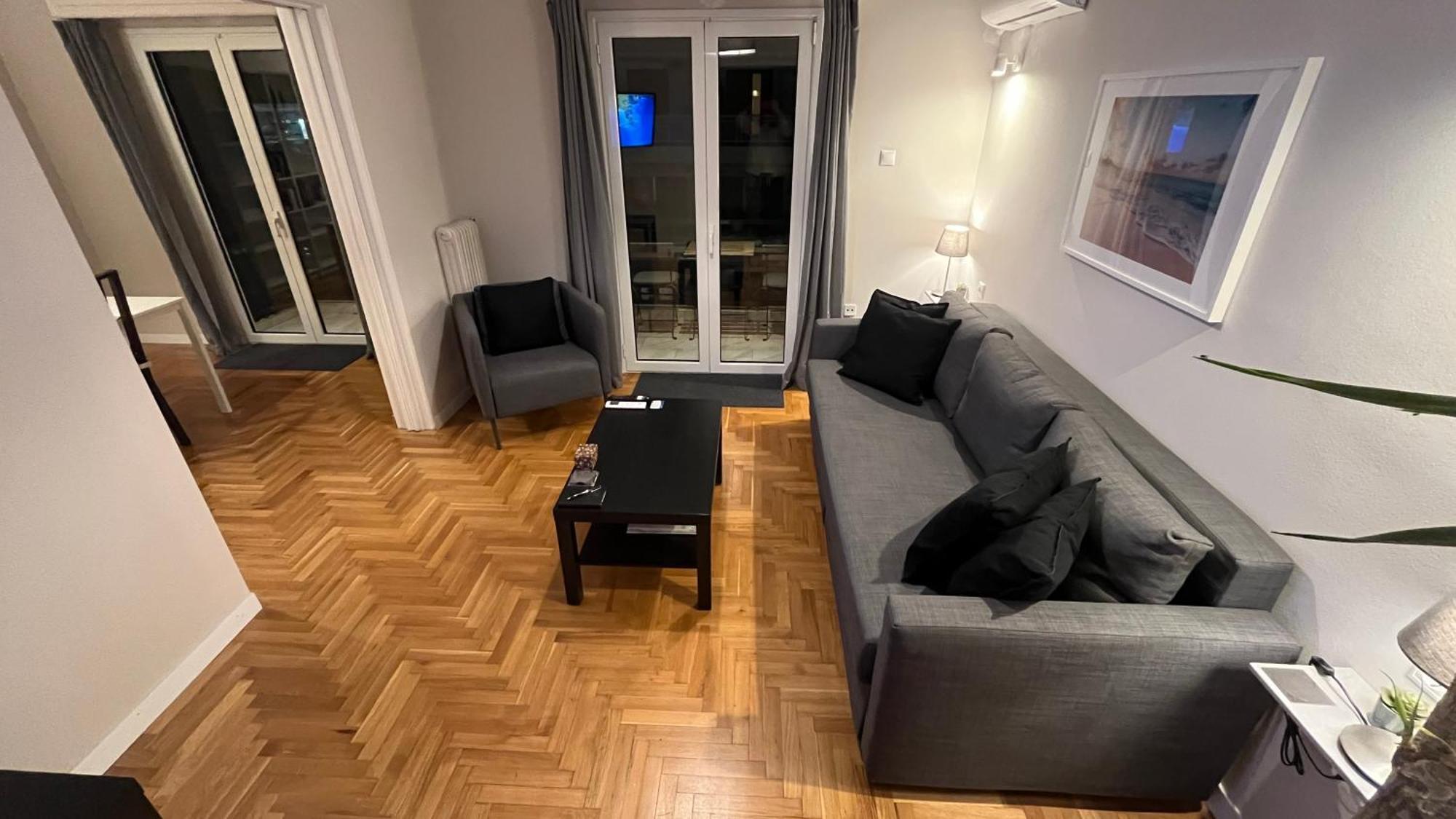 4 Newly Renovated Charming Apartments Steps From Panormou Metro Station Athens Bilik gambar