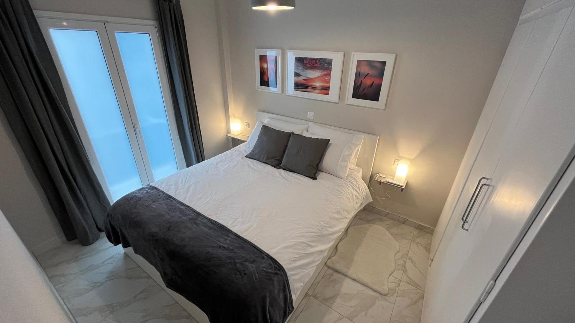 4 Newly Renovated Charming Apartments Steps From Panormou Metro Station Athens Bilik gambar