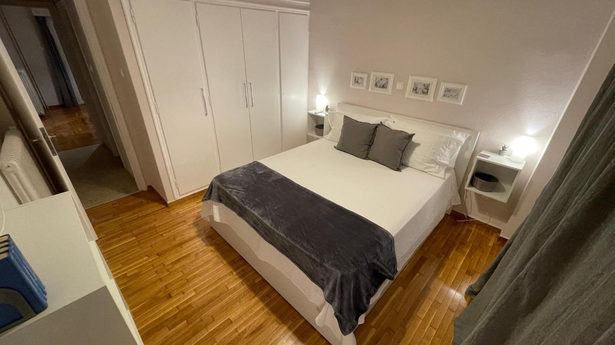 4 Newly Renovated Charming Apartments Steps From Panormou Metro Station Athens Bilik gambar