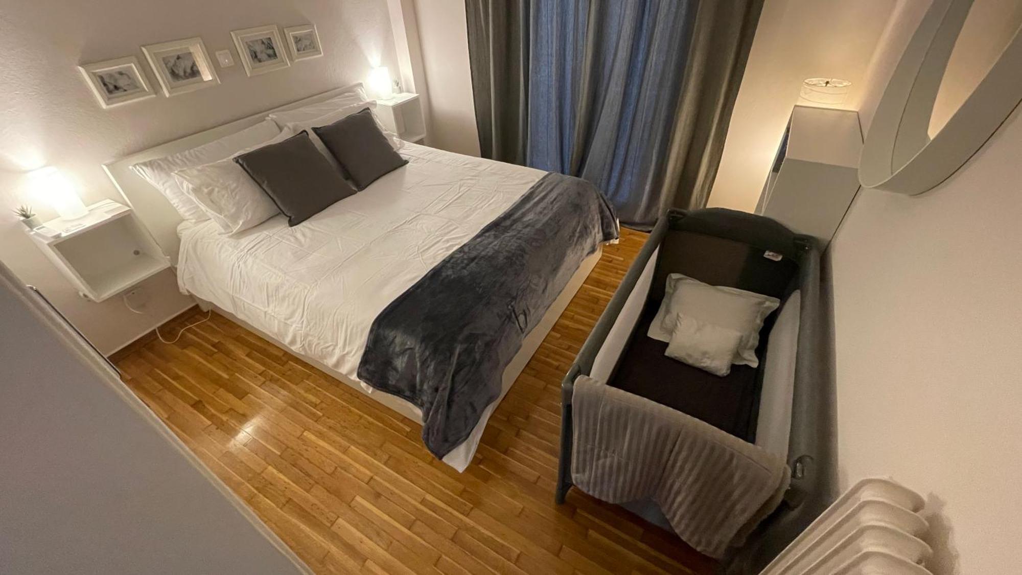 4 Newly Renovated Charming Apartments Steps From Panormou Metro Station Athens Bilik gambar