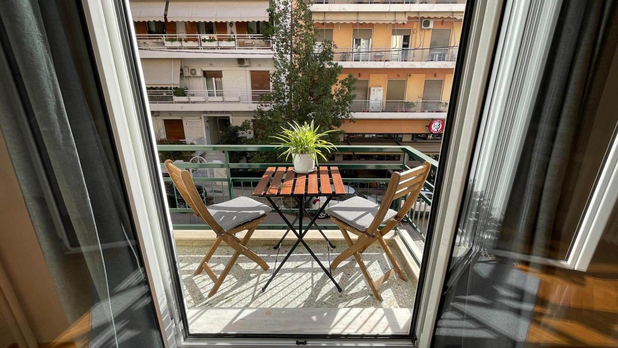 4 Newly Renovated Charming Apartments Steps From Panormou Metro Station Athens Bilik gambar
