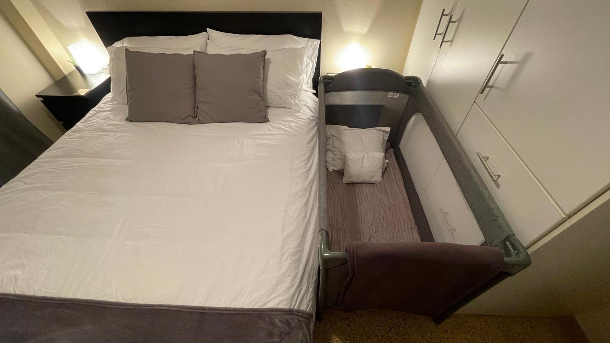 4 Newly Renovated Charming Apartments Steps From Panormou Metro Station Athens Bilik gambar