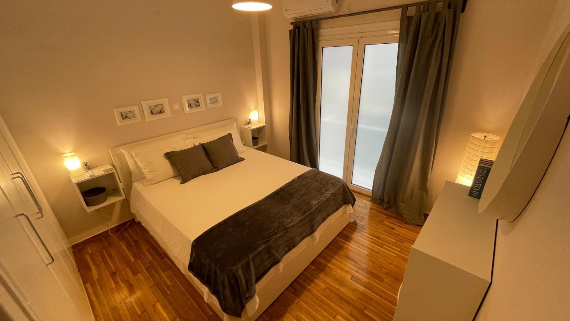 4 Newly Renovated Charming Apartments Steps From Panormou Metro Station Athens Bilik gambar