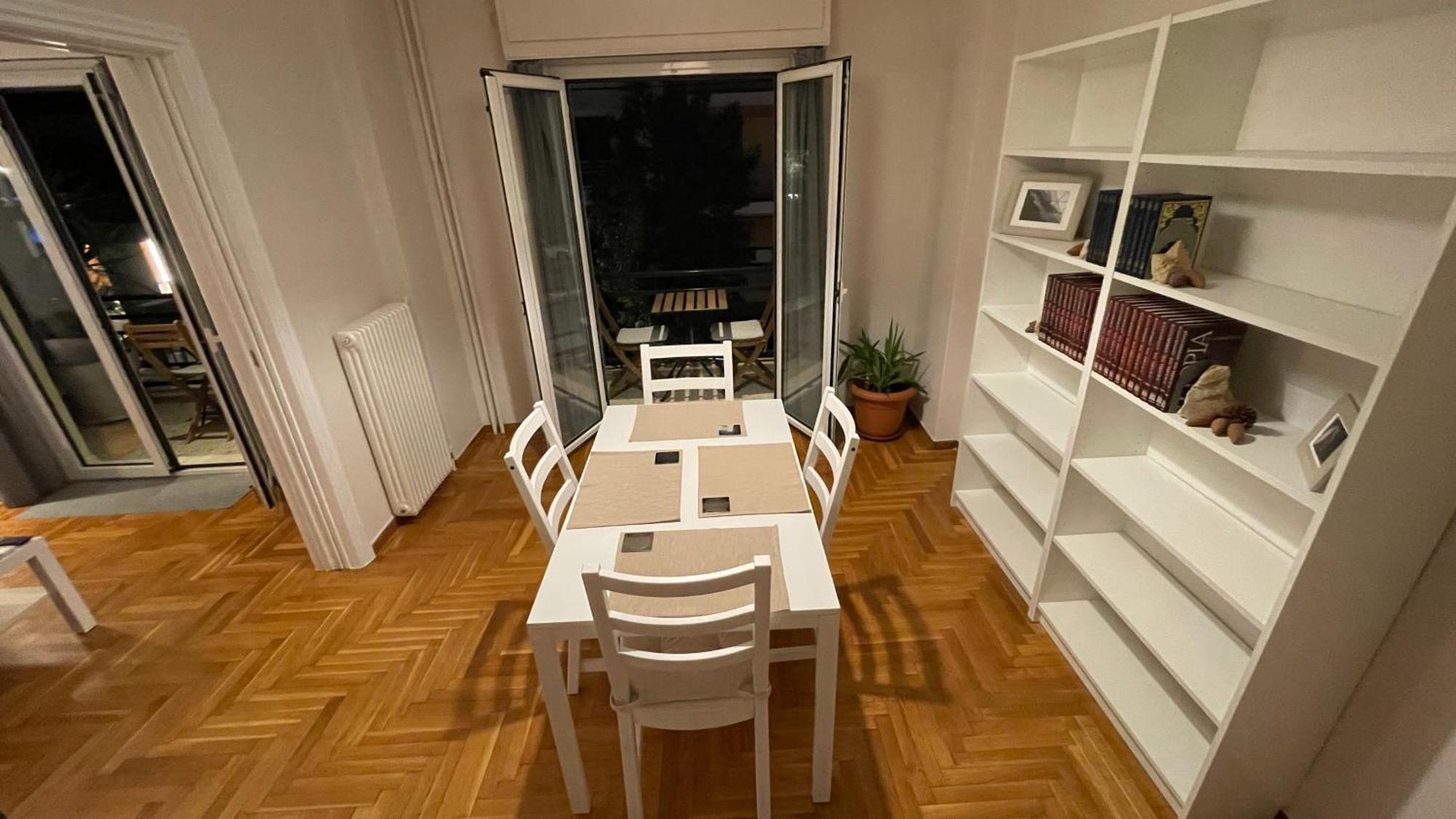 4 Newly Renovated Charming Apartments Steps From Panormou Metro Station Athens Bilik gambar