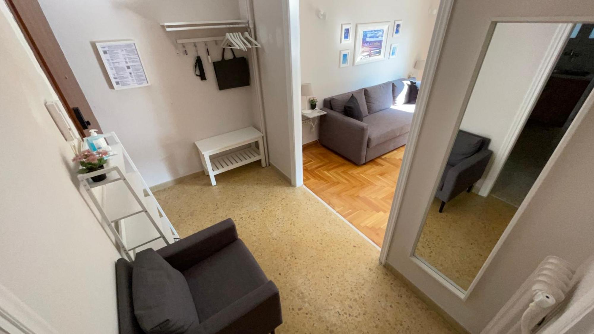 4 Newly Renovated Charming Apartments Steps From Panormou Metro Station Athens Bilik gambar