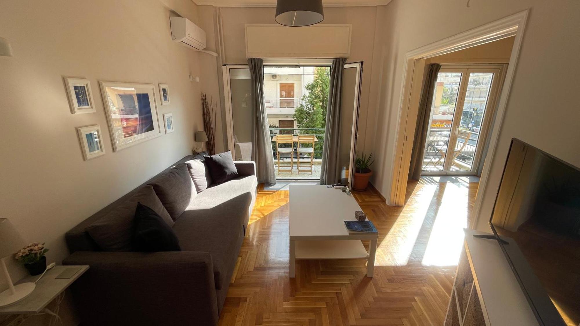 4 Newly Renovated Charming Apartments Steps From Panormou Metro Station Athens Bilik gambar